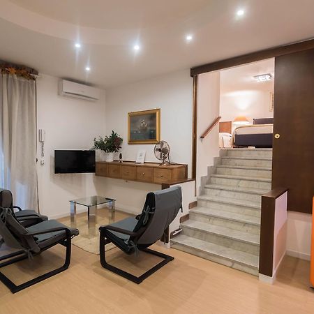 La Residenza Napoli Chiaia Short Let Apartment Superior Via Chiaia 82 Buitenkant foto