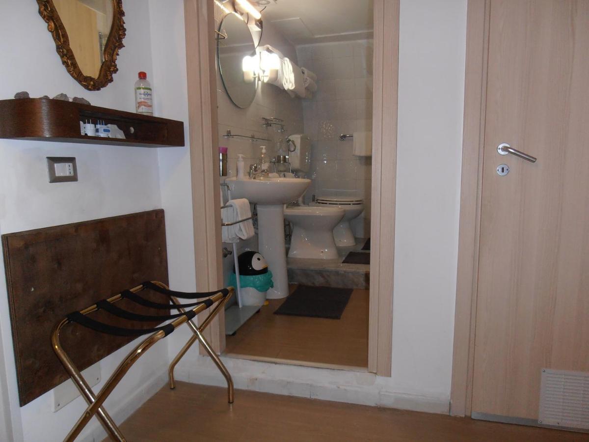 La Residenza Napoli Chiaia Short Let Apartment Superior Via Chiaia 82 Buitenkant foto