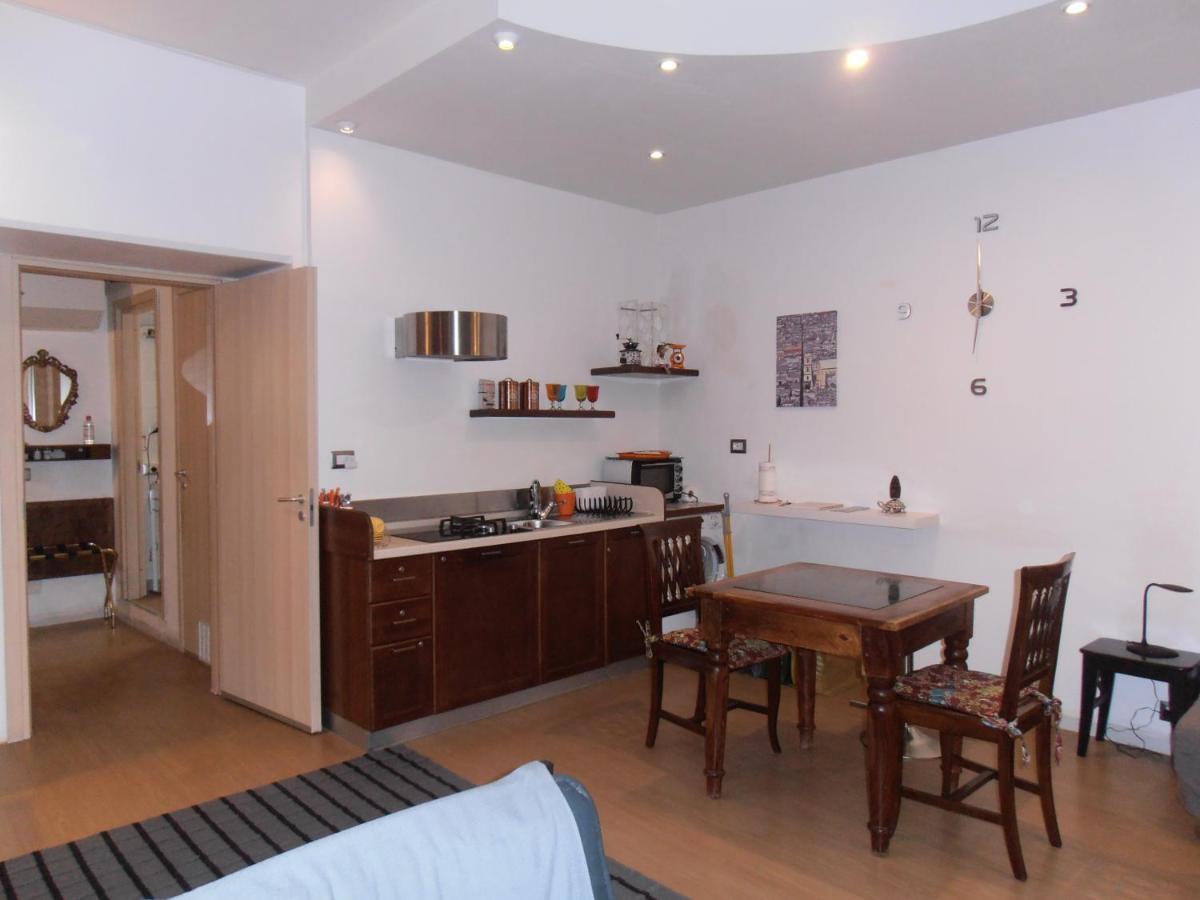 La Residenza Napoli Chiaia Short Let Apartment Superior Via Chiaia 82 Buitenkant foto