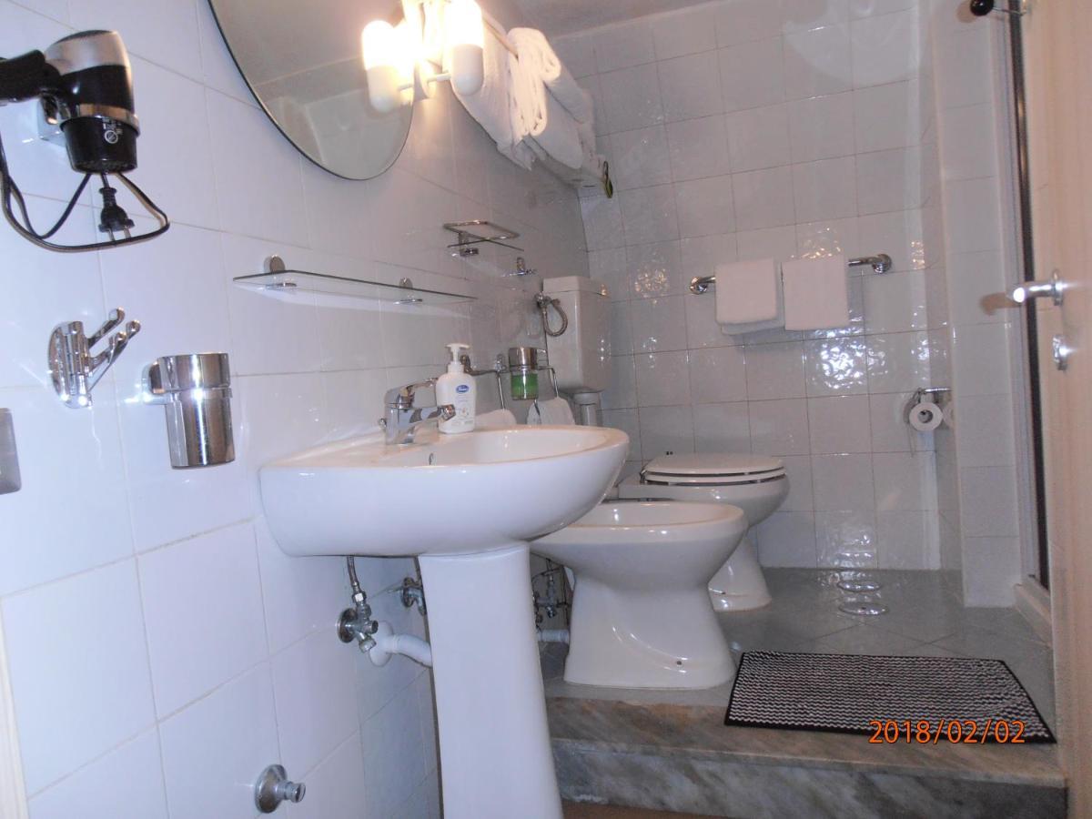 La Residenza Napoli Chiaia Short Let Apartment Superior Via Chiaia 82 Buitenkant foto