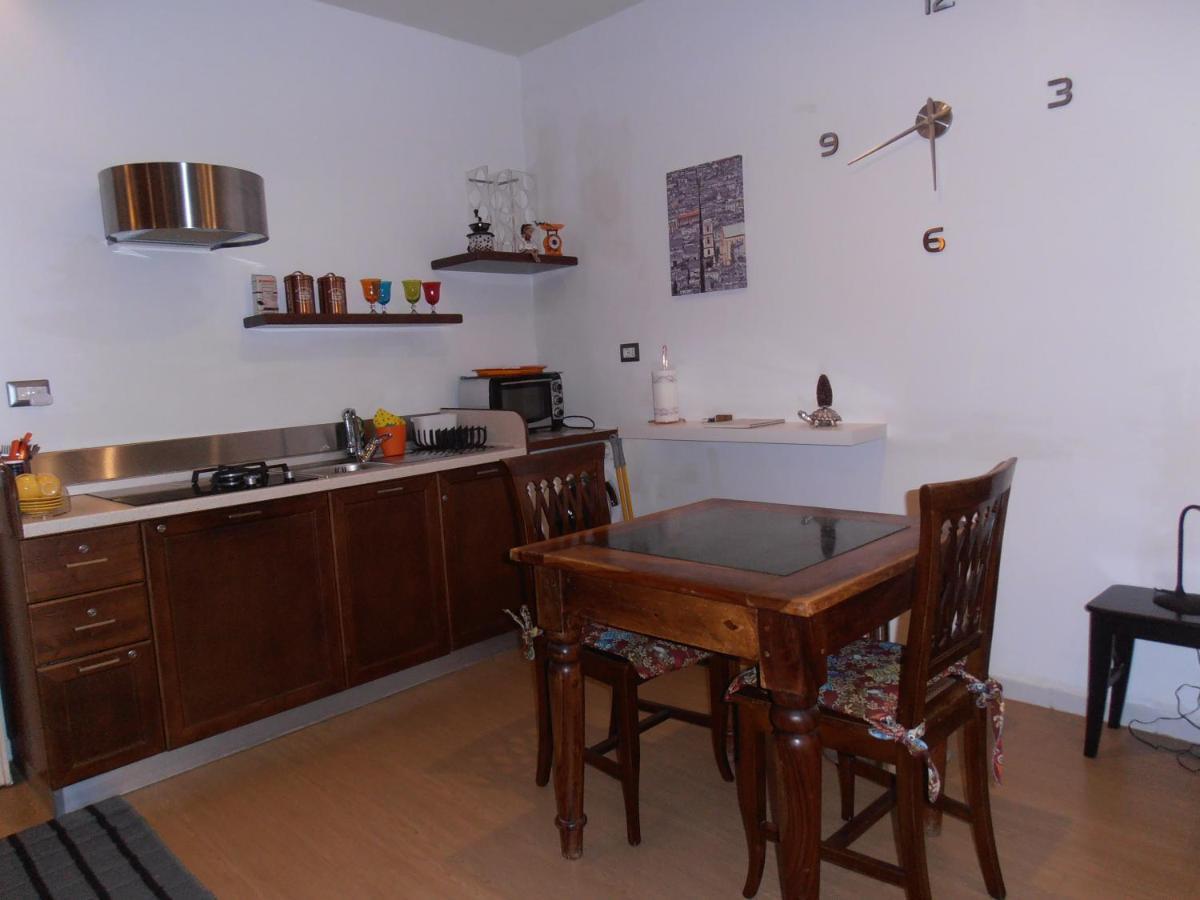 La Residenza Napoli Chiaia Short Let Apartment Superior Via Chiaia 82 Buitenkant foto