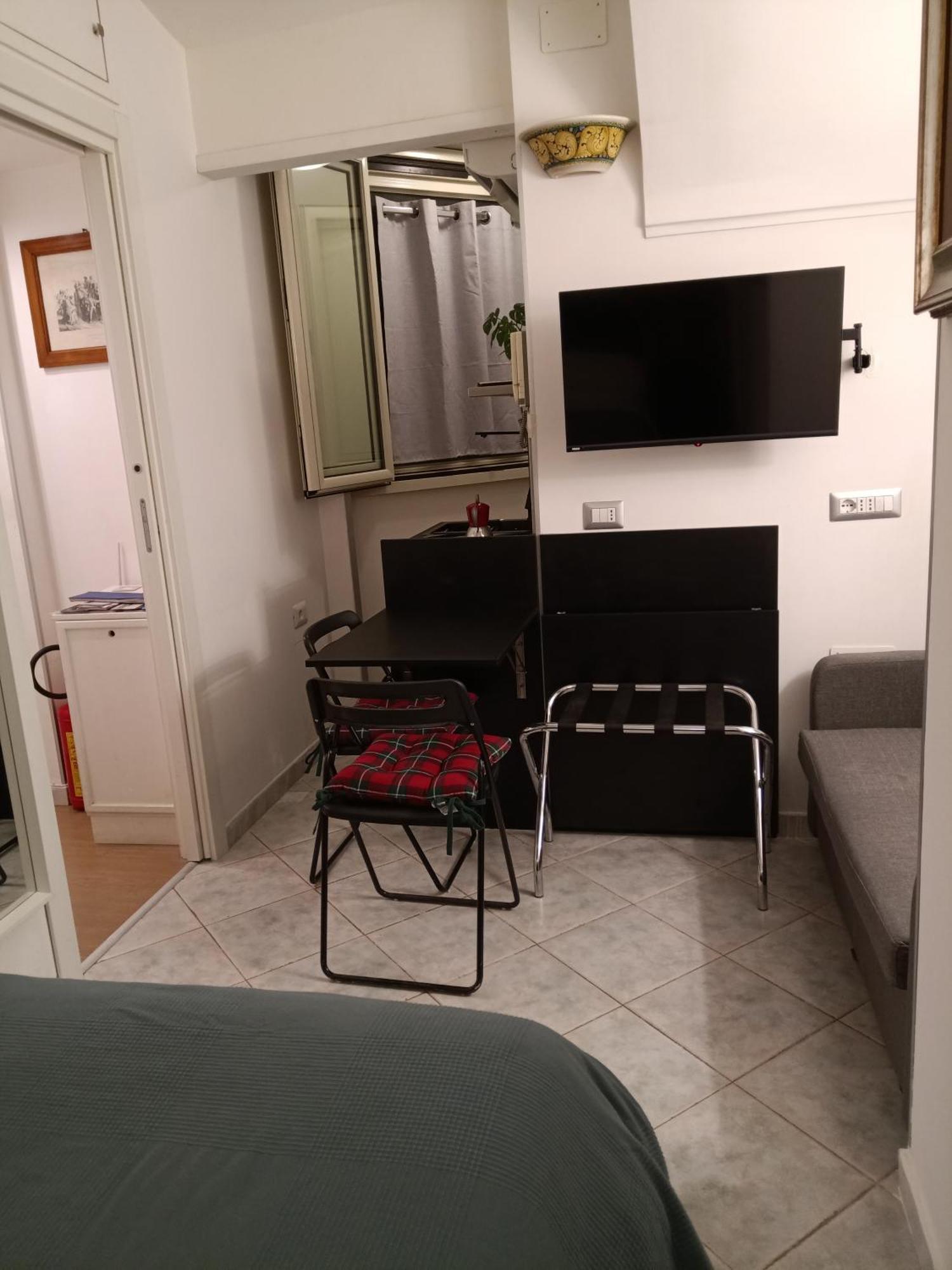 La Residenza Napoli Chiaia Short Let Apartment Superior Via Chiaia 82 Buitenkant foto